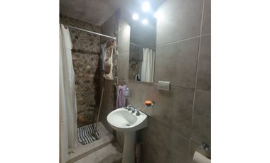 SE VENDE  inmueble  ubicado en  zona céntrica. 