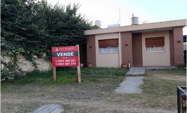 SE VENDE  inmueble  ubicado en  zona céntrica. 