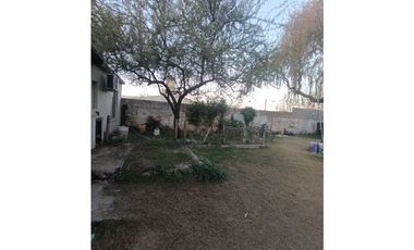 SE VENDE  inmueble  ubicado en  zona céntrica. 