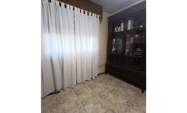 SE VENDE  inmueble  ubicado en  zona céntrica. 