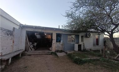 SE VENDE  inmueble  ubicado en  zona céntrica. 