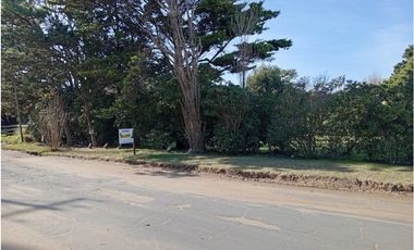 LOTE  SOBRE BUEN ORDEN A 2 CUADRAS DE LA PLAYA