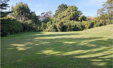 LOTE  SOBRE BUEN ORDEN A 2 CUADRAS DE LA PLAYA