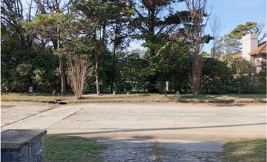 LOTE  SOBRE BUEN ORDEN A 2 CUADRAS DE LA PLAYA
