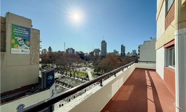 4 AMBIENTES CON COCHERA. CENTRO.