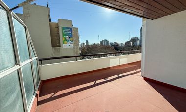 4 AMBIENTES CON COCHERA. CENTRO.