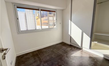 4 AMBIENTES CON COCHERA. CENTRO.