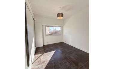 4 AMBIENTES CON COCHERA. CENTRO.