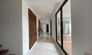 Modern Luxury House with Pool – For Sale in Angeles City