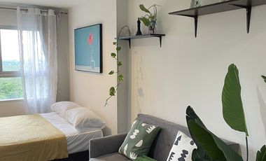 !The Trust @ BTS Erawan Fully Furnished, 14F, Pool View.