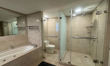 For Sale- Beautiful, well-maintained Unit at One Roxas Triangle