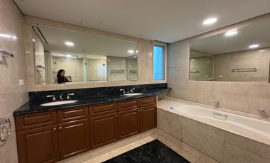 For Sale- Beautiful, well-maintained Unit at One Roxas Triangle