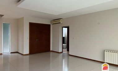 Casa en alquiler de 3 dormitorios c/ cochera en Mendiolaza