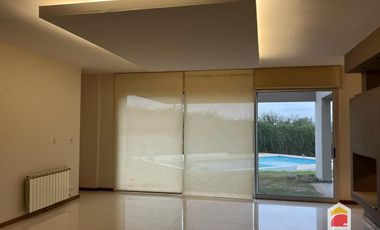 Casa en alquiler de 3 dormitorios c/ cochera en Mendiolaza