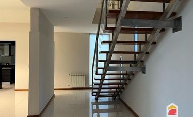Casa en alquiler de 3 dormitorios c/ cochera en Mendiolaza