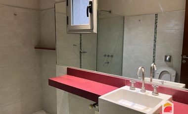 Casa en alquiler de 3 dormitorios c/ cochera en Mendiolaza