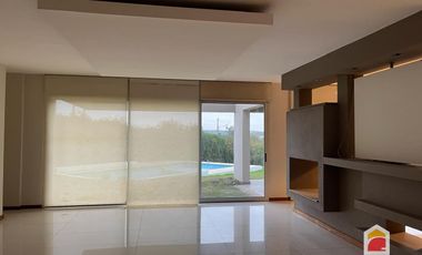 Casa en alquiler de 3 dormitorios c/ cochera en Mendiolaza
