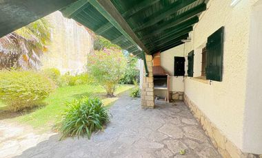 Venta Casa 4 ambientes mas dependencia Miramar