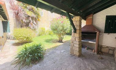 Venta Casa 4 ambientes mas dependencia Miramar