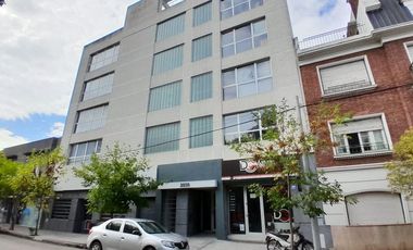 VENTA OFICINA SEMI PISO DE 100M2 BAJAS EXPENSAS