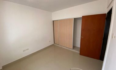 ALQUILER DE DEPARTAMENTO 2 AMBIENTES EN MONTE GRANDE CENTRO - PRIMER PISO