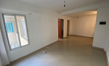 ALQUILER DE DEPARTAMENTO 2 AMBIENTES EN MONTE GRANDE CENTRO - PRIMER PISO