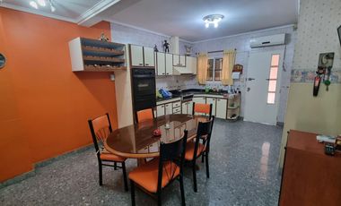 APTO CREDITO, CHALET 4 AMBIENTES, BARRIO PARQUE CALCHAQUI