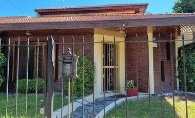 APTO CREDITO, CHALET 4 AMBIENTES, BARRIO PARQUE CALCHAQUI