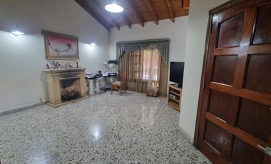 APTO CREDITO, CHALET 4 AMBIENTES, BARRIO PARQUE CALCHAQUI