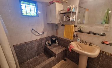 APTO CREDITO, CHALET 4 AMBIENTES, BARRIO PARQUE CALCHAQUI