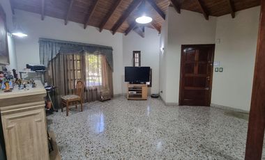 APTO CREDITO, CHALET 4 AMBIENTES, BARRIO PARQUE CALCHAQUI