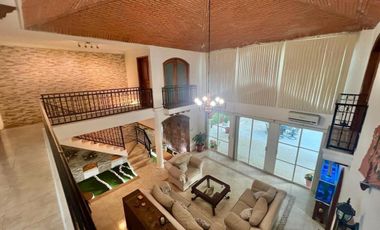 VENTA DE CASA  A LADO DE RIO CON ALBERCA, PALAPA Y  EXTENSO TERRENO