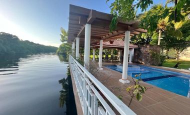 VENTA DE CASA  A LADO DE RIO CON ALBERCA, PALAPA Y  EXTENSO TERRENO