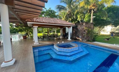VENTA DE CASA  A LADO DE RIO CON ALBERCA, PALAPA Y  EXTENSO TERRENO