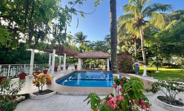 VENTA DE CASA  A LADO DE RIO CON ALBERCA, PALAPA Y  EXTENSO TERRENO