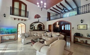 VENTA DE CASA  A LADO DE RIO CON ALBERCA, PALAPA Y  EXTENSO TERRENO
