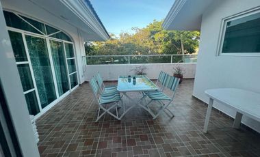 VENTA DE CASA  A LADO DE RIO CON ALBERCA, PALAPA Y  EXTENSO TERRENO