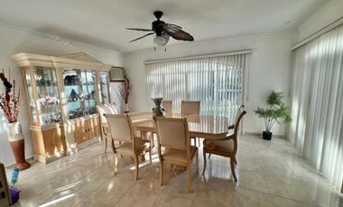 VENTA DE CASA  A LADO DE RIO CON ALBERCA, PALAPA Y  EXTENSO TERRENO