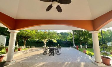 VENTA DE CASA  A LADO DE RIO CON ALBERCA, PALAPA Y  EXTENSO TERRENO