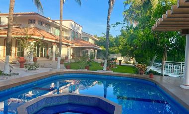 VENTA DE CASA  A LADO DE RIO CON ALBERCA, PALAPA Y  EXTENSO TERRENO