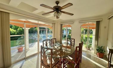 VENTA DE CASA  A LADO DE RIO CON ALBERCA, PALAPA Y  EXTENSO TERRENO