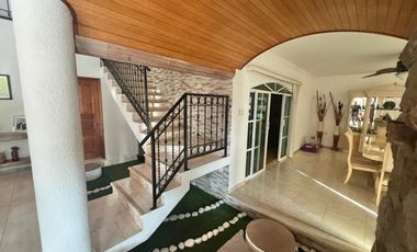 VENTA DE CASA  A LADO DE RIO CON ALBERCA, PALAPA Y  EXTENSO TERRENO