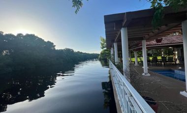 VENTA DE CASA  A LADO DE RIO CON ALBERCA, PALAPA Y  EXTENSO TERRENO