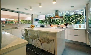 SE VENDE O SE RENTA HERMOSA CASA EN BOSQUES DE LAS LOMAS!! (V)
