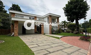 VENTA de CASA COMERCIAL en FLORIDABLANCA