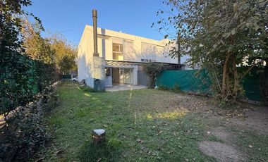 ALQUILER - Casa tipo Dúplex - 3 Dormitorios - 1 Estudio - B° Jardín Claret