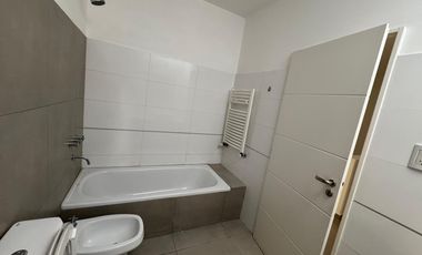 ALQUILER - Casa tipo Dúplex - 3 Dormitorios - 1 Estudio - B° Jardín Claret