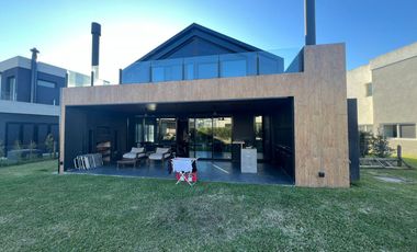 Casa en  Carpinchos, Nordelta.