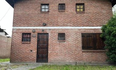 Casa en venta - 3 Dormitorios 2 Baños - Villa Gesell
