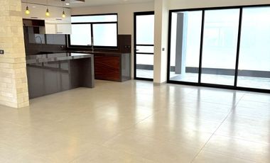Amplia y cómoda casa en venta en fracc. La Finca